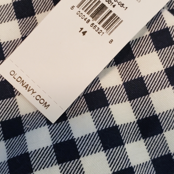 BUNDLE & SAVE!! Old Navy shorts (NWT) - Picture 3 of 4